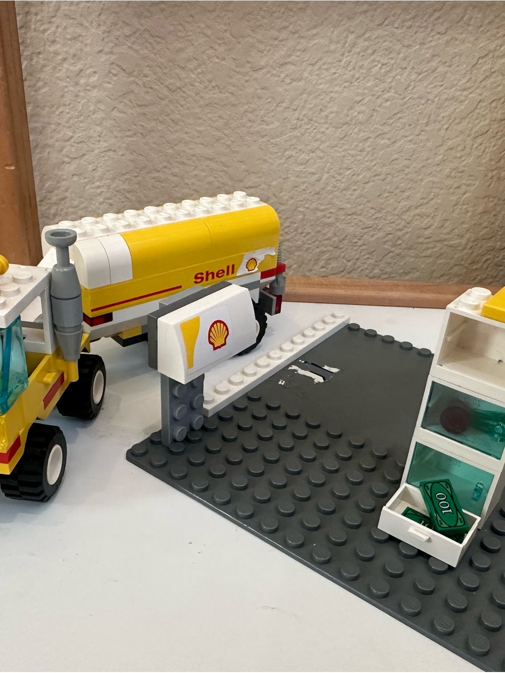LEGO SHELL Fuel Tanker and Gas Station set